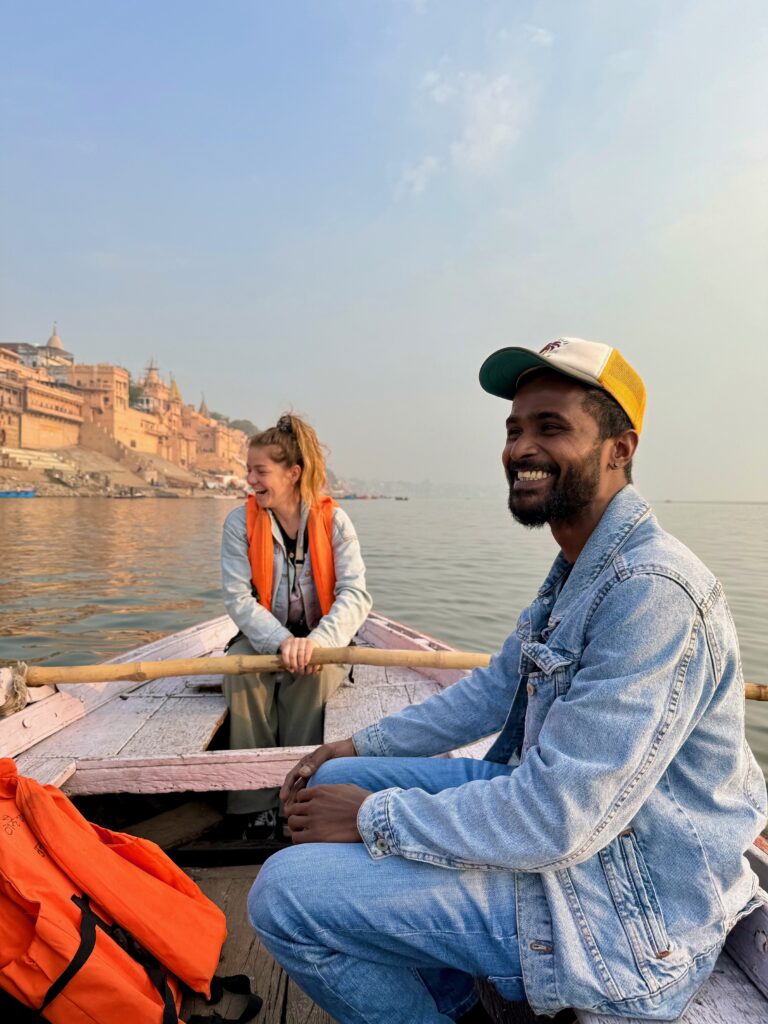 Manon and our guide Manish in a boat on the Ganges.