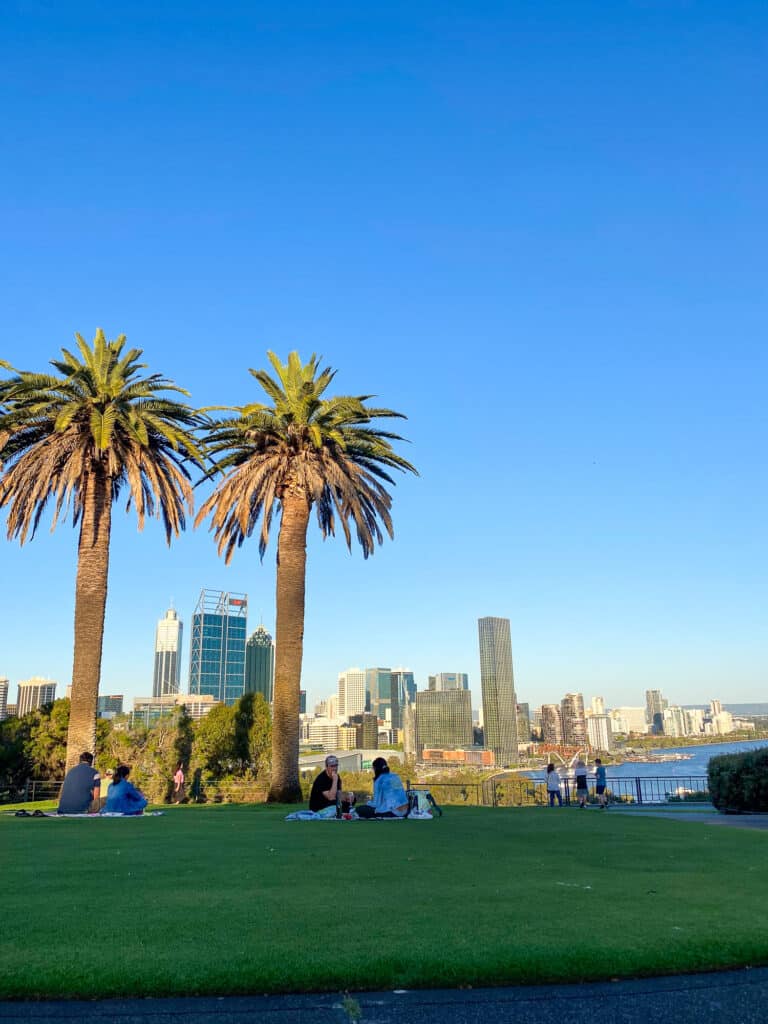 Vue sur la ville depuis King’s Park à Perth, Australie.