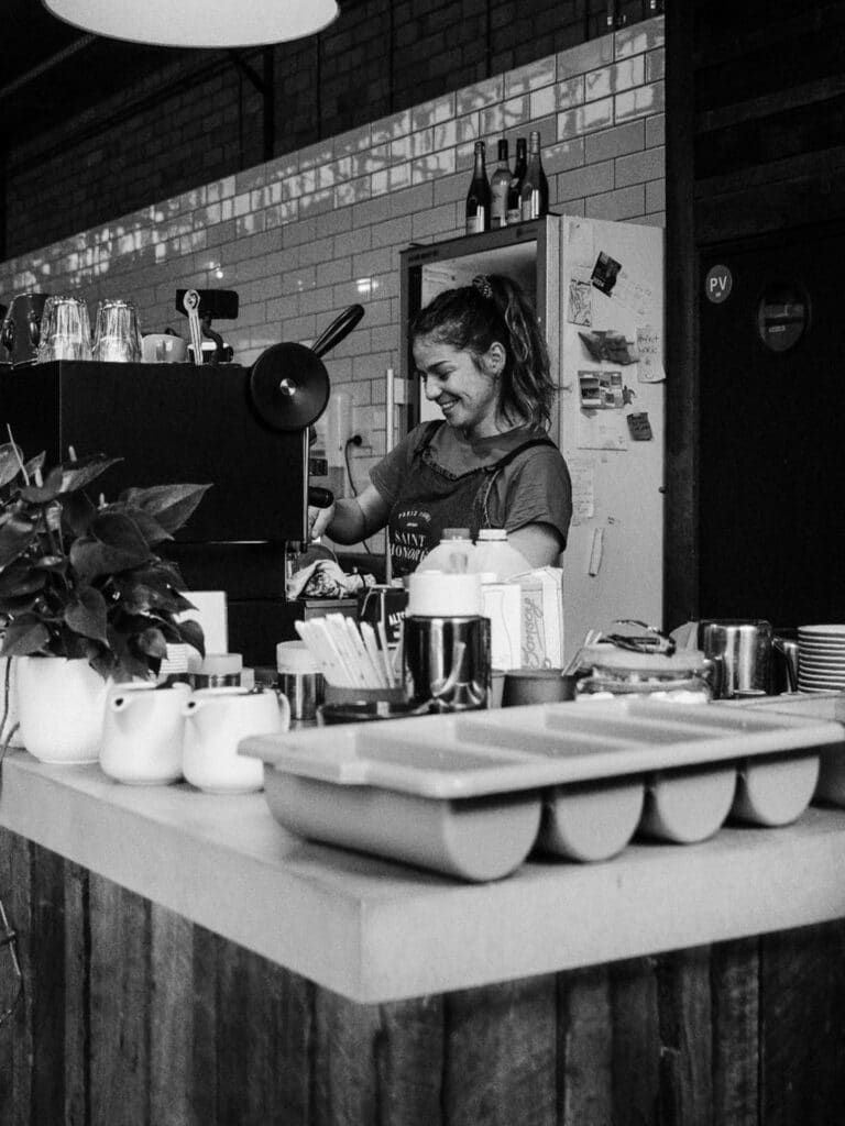 Expérience en tant que barista dans une boulangerie pâtisserie française à Perth.
