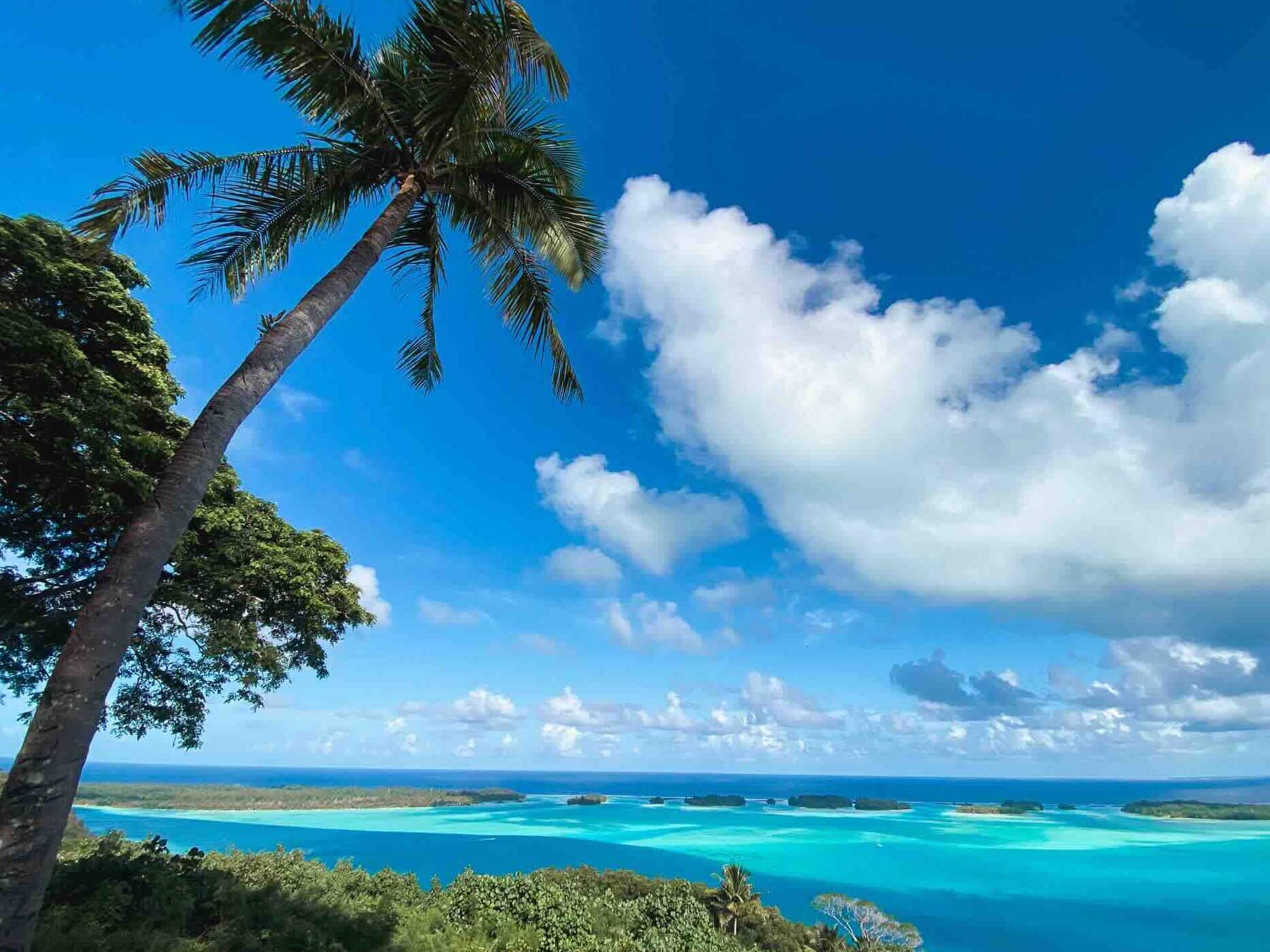Bora Bora et son lagon spectaculaire aux eaux turquoise et îlots verdoyants.