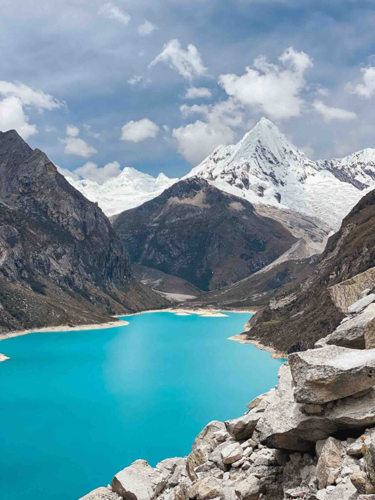 Laguna Parón, a turquoise lake in the heart of the Cordillera Blanca – a natural wonder to discover on a Peru trip.