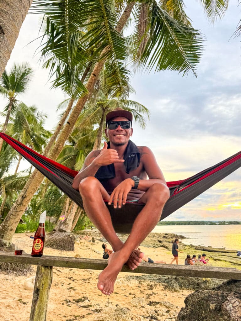 Local et professeur de surf à Cloud 9, sur l'île de Siargao.