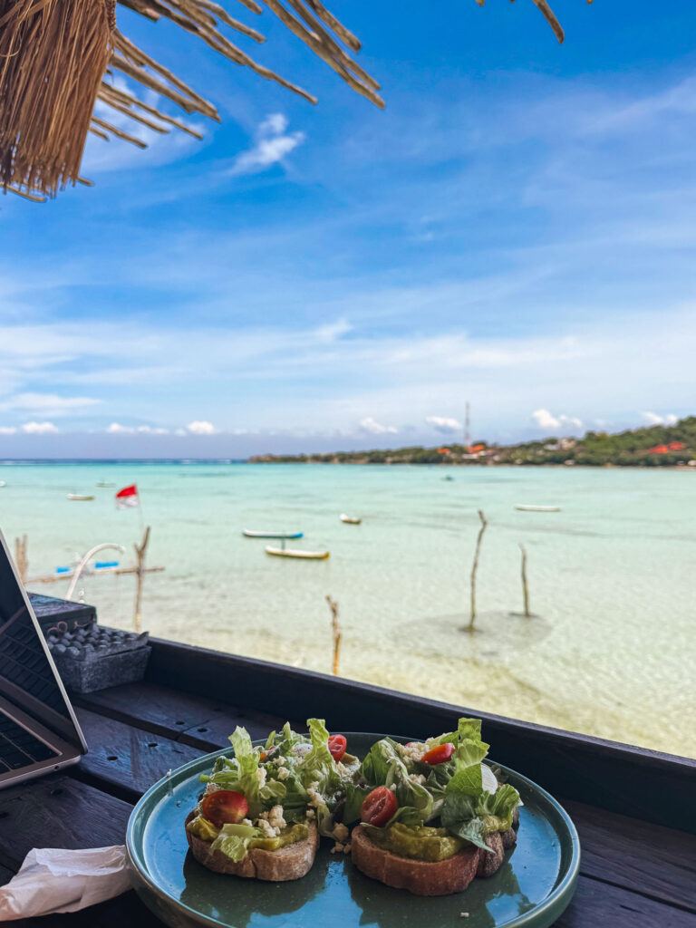 Breakfast with sea view at a café in Nusa Ceningan.