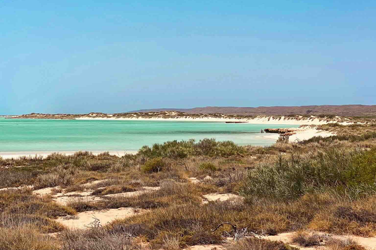 Road trip Perth Exmouth – white sandy beach with crystal-clear waters at Turquoise Bay, Western Australia.